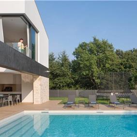 4 Bedroom Istrian Villa with Pool in Liznjan, Sleeps 8